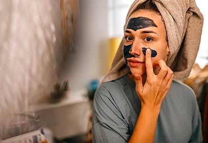 Maschera viso contro i punti neri: 5 ricette fai da te da provare